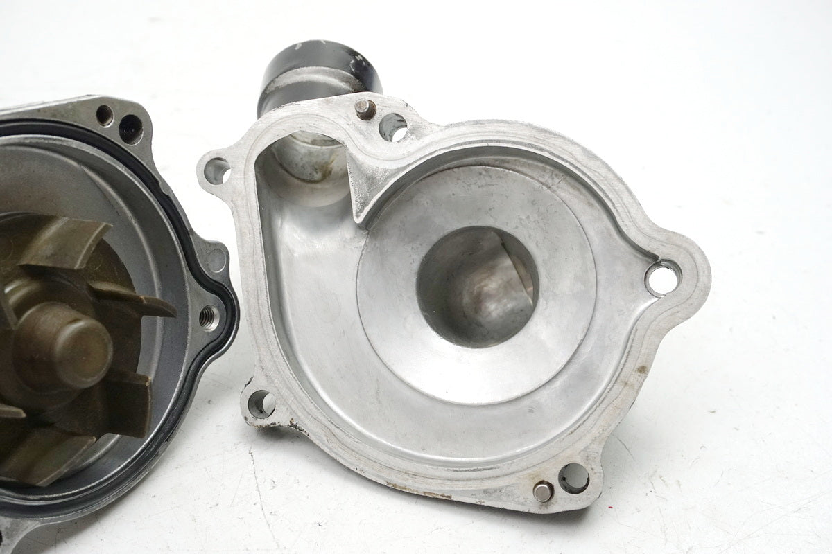 YAMAHA FZ 750 1FN Bomba de agua