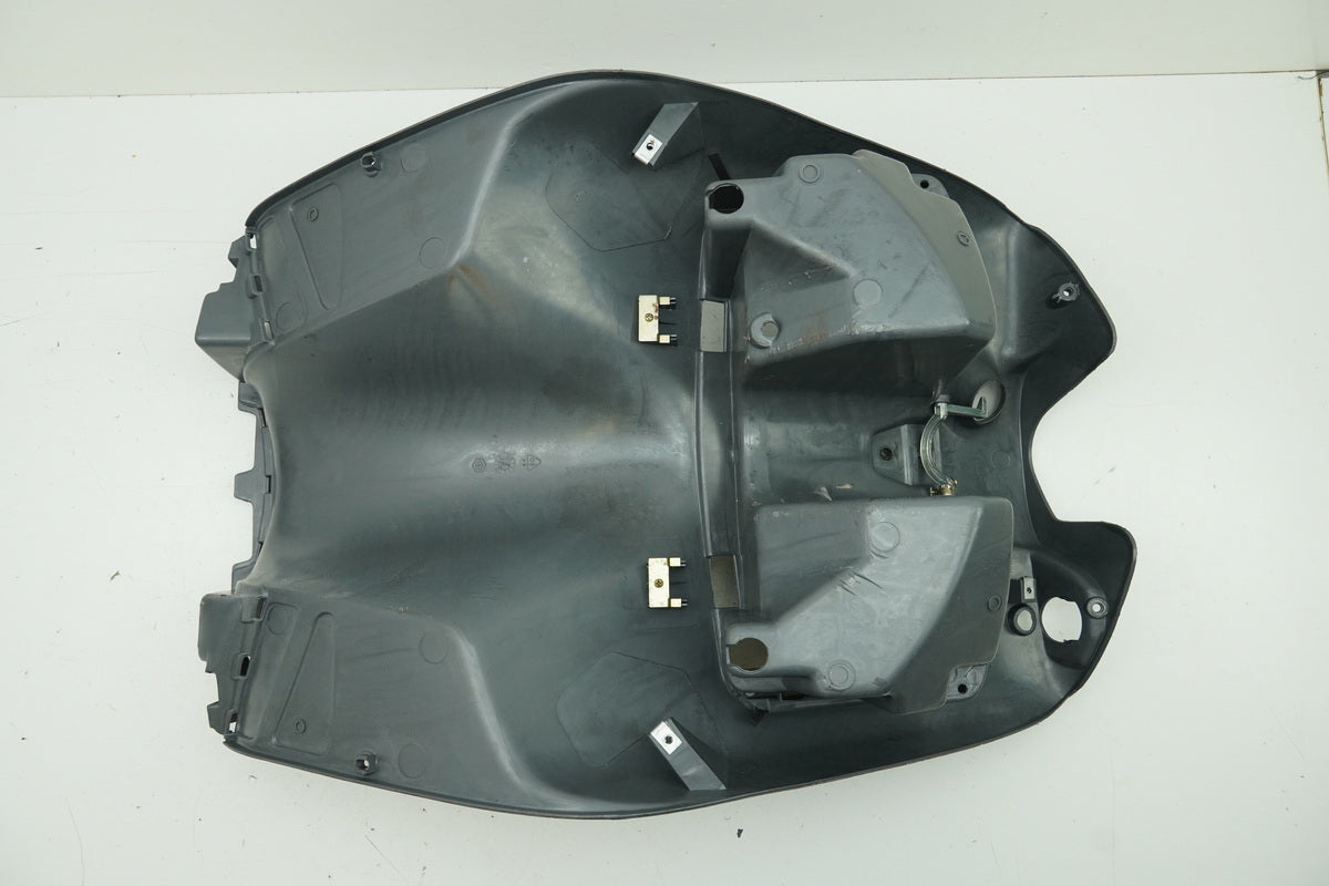 PIAGGIO SFERA 50 C01 Carenado espacio pies delantero escudo pierna cubierta embellecedor