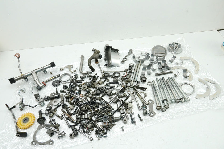 YAMAHA VMX-12 VMAX 1200 2WE Bolts Small Parts Nuts Studs (for engine)