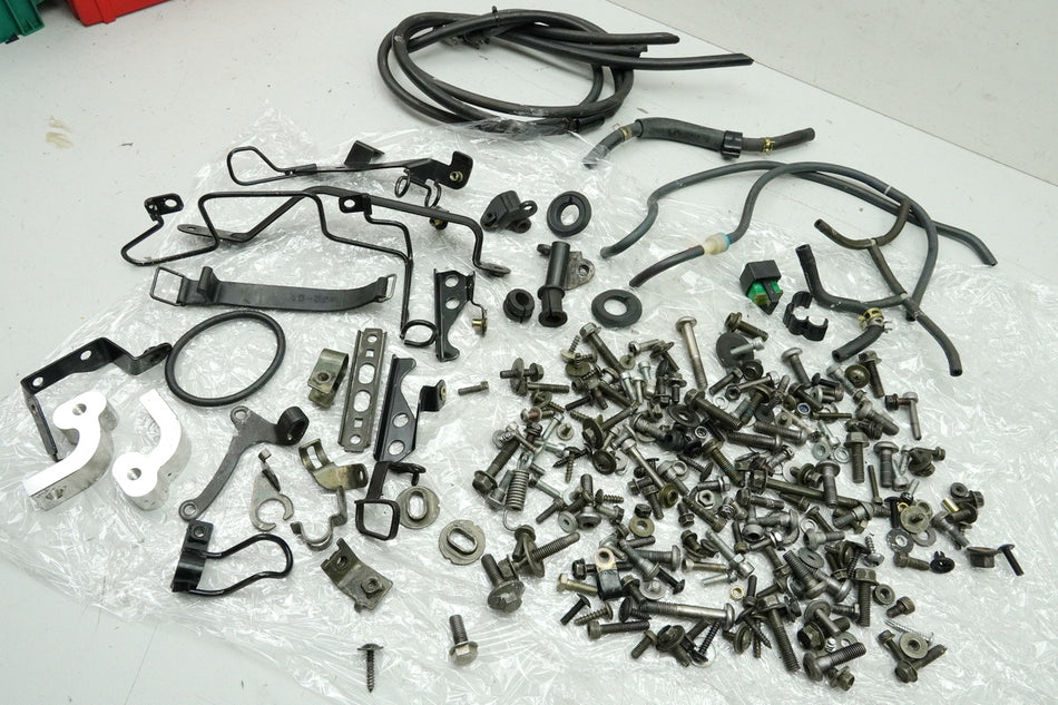 YAMAHA TDM 900 RN08 Schrauben Kleinteile Muttern Halter (für Rahmen Verkleidung)