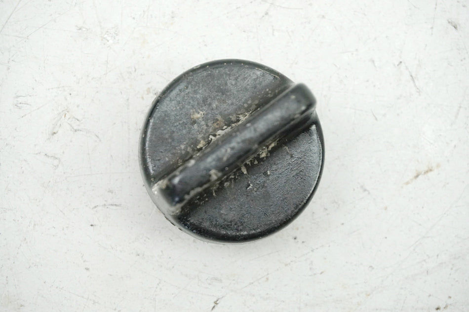 YAMAHA FZ 750 1FN Oil Filler Cap Cover Screw Engine Oil