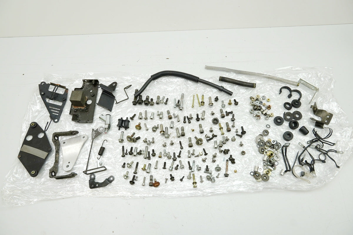 SUZUKI GSF 400 GK75B Bandit Tornillos Piezas pequeñas Soportes