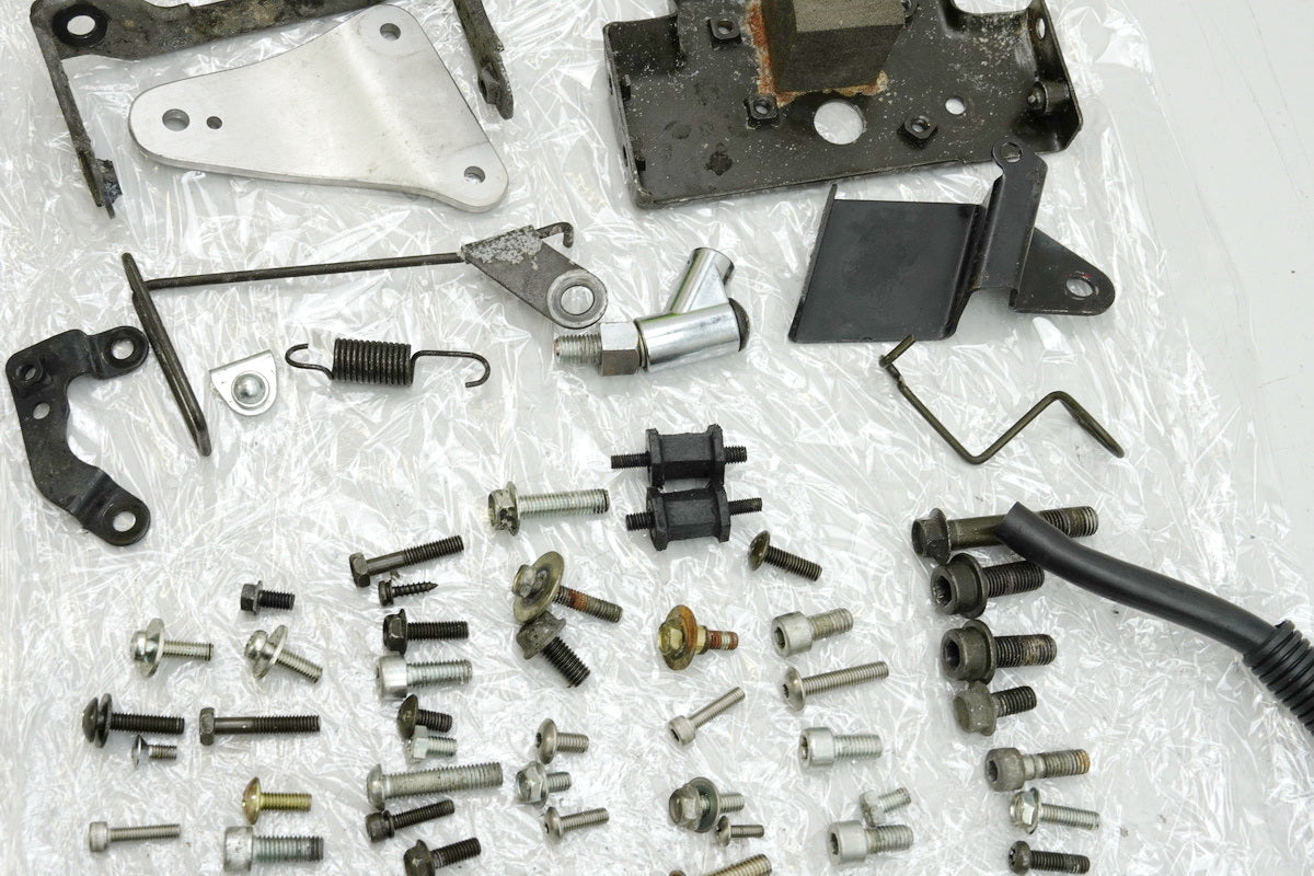 SUZUKI GSF 400 GK75B Bandit Tornillos Piezas pequeñas Soportes