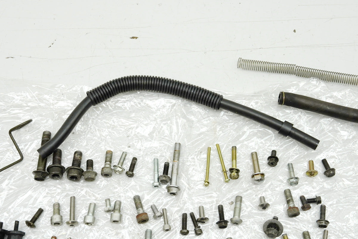 SUZUKI GSF 400 GK75B Bandit Tornillos Piezas pequeñas Soportes