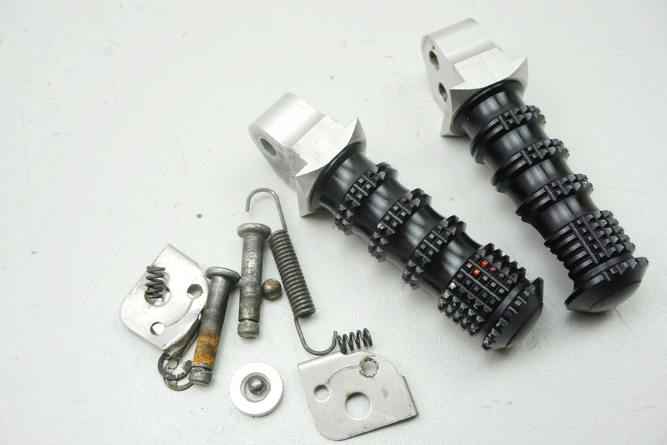 SUZUKI GSX-R 1000 WVBZ K3 K4 Estriberas ABM Reposapiés pasajero izquierdo y derecho
