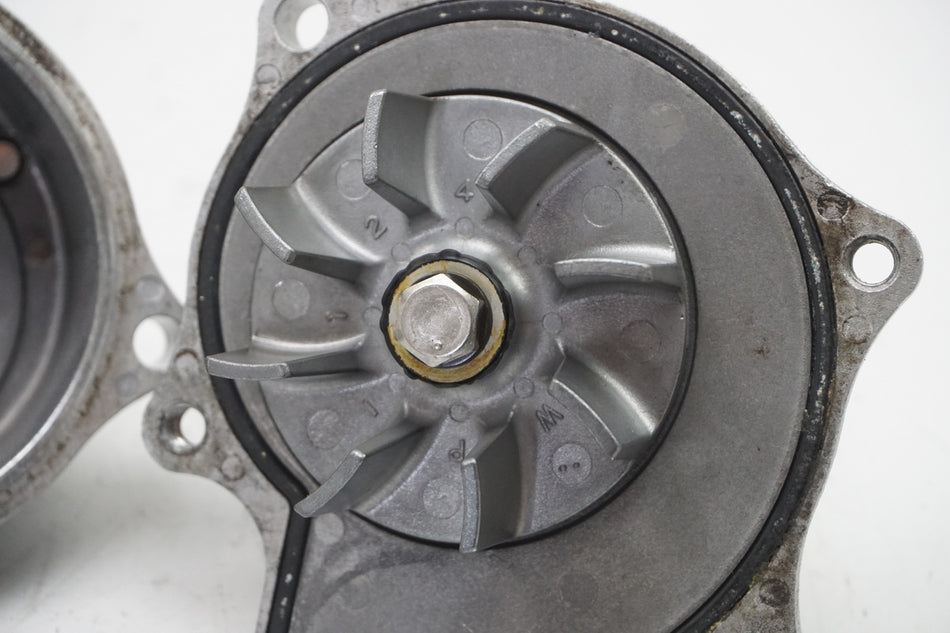 SUZUKI GSX 650 F WVCJ ABS BANDIT Tapa bomba de agua Cubierta de motor