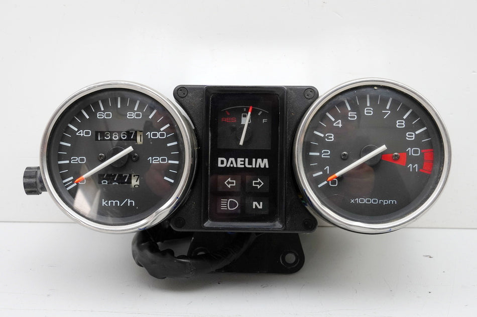 DAELIM VS 125 Cuentakilómetros Salpicadero Instrumentos Tacómetro Velocímetro 13867 km