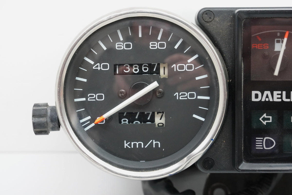 DAELIM VS 125 Cuentakilómetros Salpicadero Instrumentos Tacómetro Velocímetro 13867 km