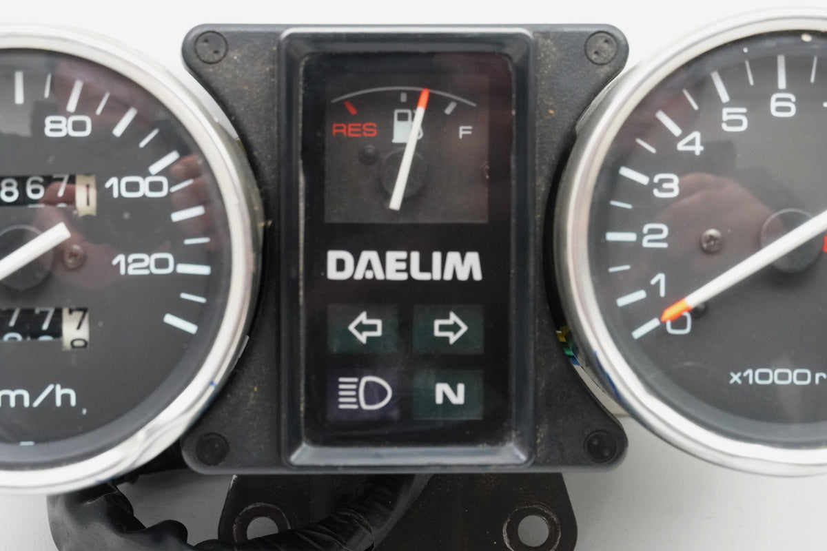 DAELIM VS 125 Cuentakilómetros Salpicadero Instrumentos Tacómetro Velocímetro 13867 km