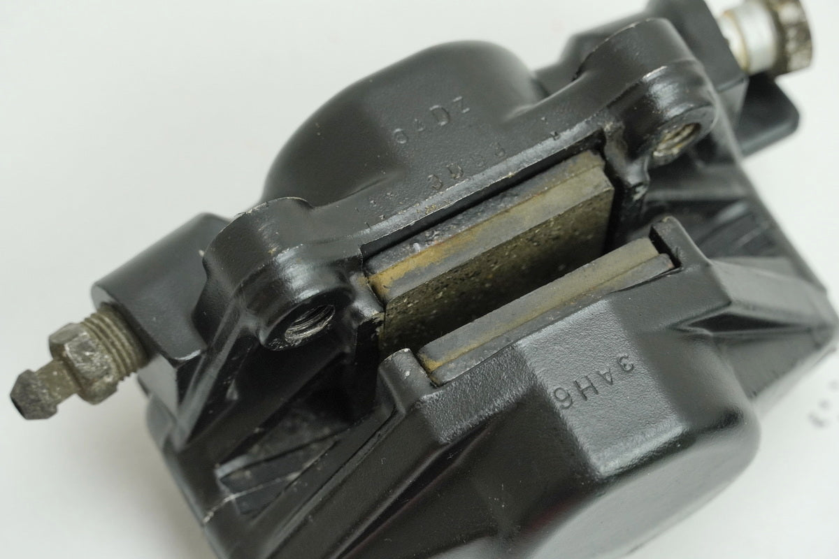PIAGGIO SFERA 50 C01 Bremssattel vorn Bremszange Brake Caliper Bremsklötze