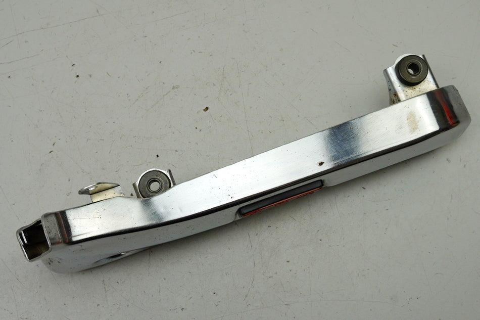 DAELIM VS 125 Halter Blinker rechts hinten Strebe Chrom Blende 13867 km