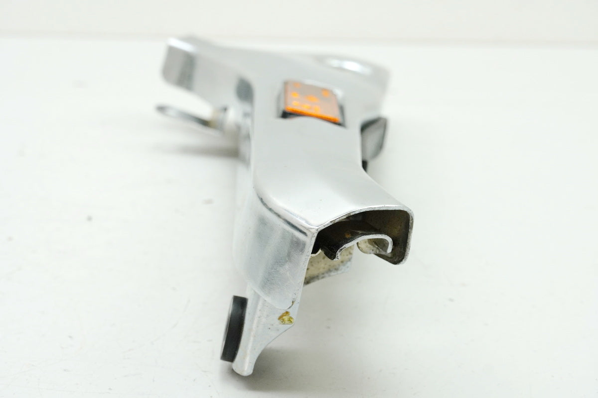 DAELIM VS 125 Halter Blinker links hinten Strebe Chrom Blende 13867 km