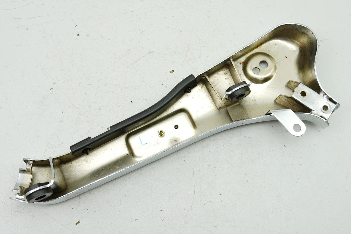 DAELIM VS 125 Halter Blinker links hinten Strebe Chrom Blende 13867 km