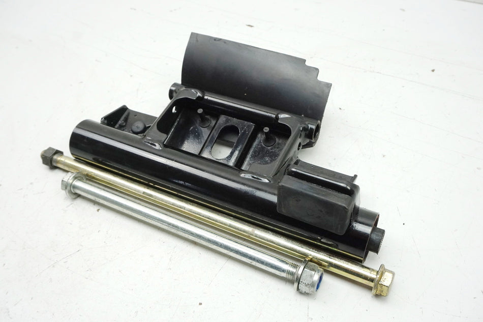 SUZUKI UH 125 BP BURGMAN K2-K6 Halterung Motor Achse Bolzen Motorhalter