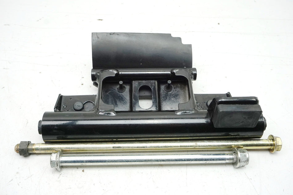 SUZUKI UH 125 BP BURGMAN K2-K6 Halterung Motor Achse Bolzen Motorhalter
