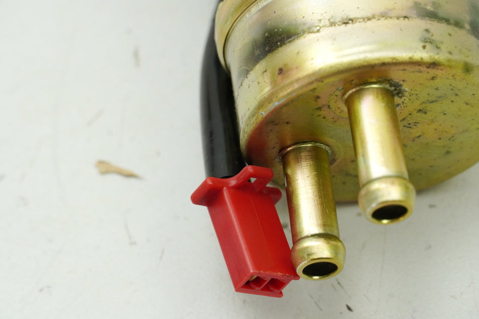 HONDA NTV 650 RC33 REVERE Bomba de gasolina original Bomba de combustible Mitsubishi