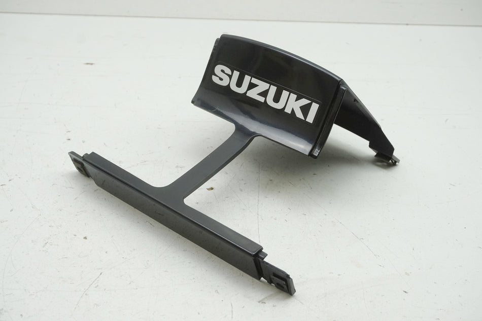 SUZUKI GSX-R 1100 GV73 Heckverkleidung mitte Abdeckung Cover Blende Lampe 91-92