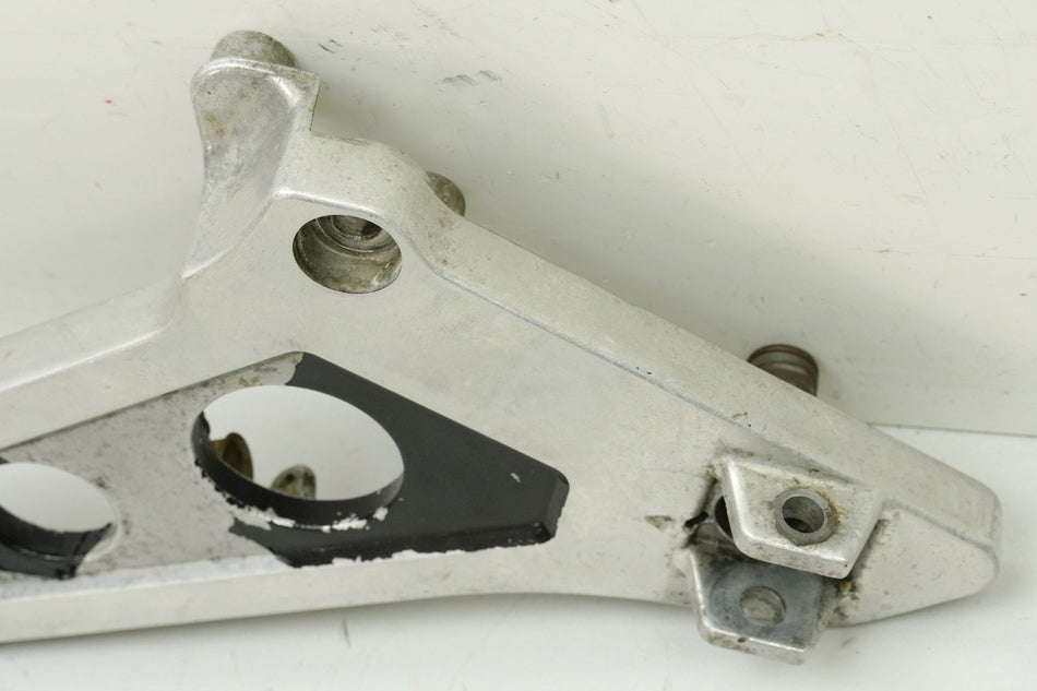 HONDA NTV 650 RC33 REVERE Footrest Plate Rider Right Holder Footrest Carrier