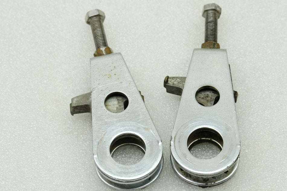 HONDA CB 250 G CB250G Chain Tensioner (for swingarm axle rim rear wheel) 74-77