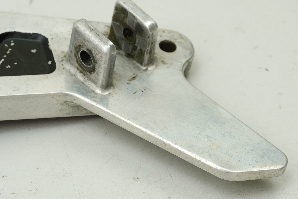 HONDA NTV 650 RC33 REVERE Placa reposapiés lado derecho del conductor Soporte estribo Soporte