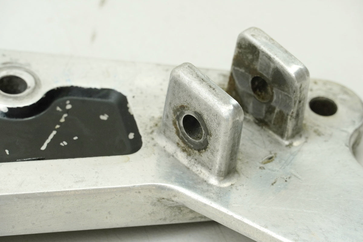 HONDA NTV 650 RC33 REVERE Placa reposapiés lado derecho del conductor Soporte estribo Soporte
