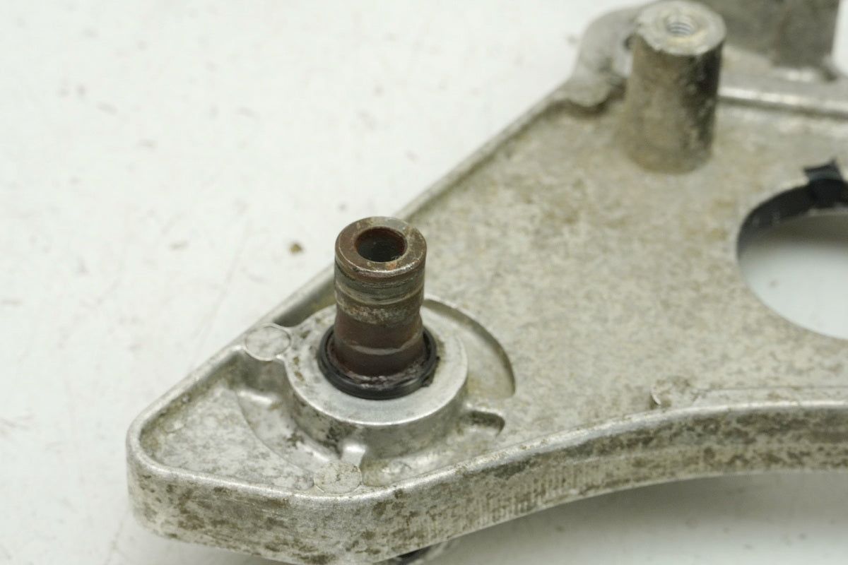 HONDA NTV 650 RC33 REVERE Placa reposapiés lado derecho del conductor Soporte estribo Soporte