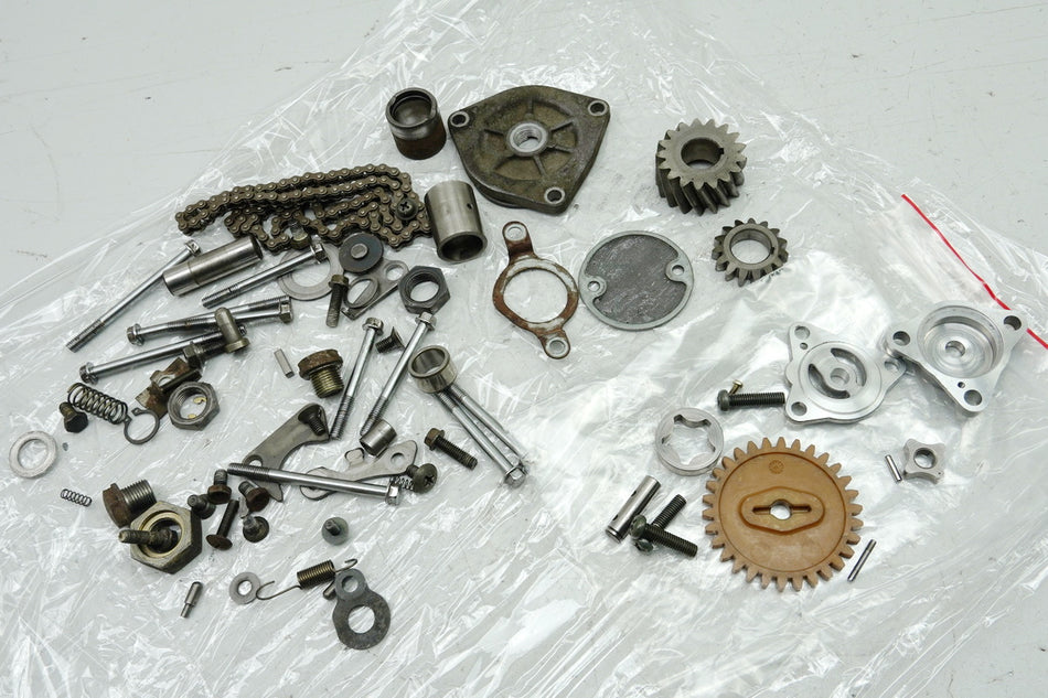 SUZUKI GZ 125 MARAUDER Schrauben & Kleinteile - Motor