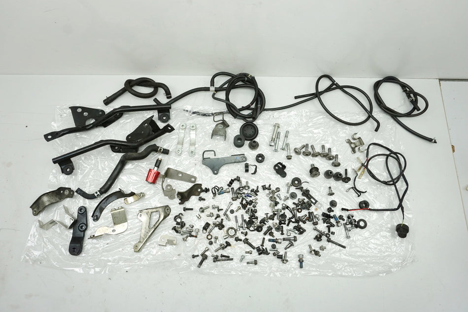 SUZUKI GSX 650 F WVCJ ABS BANDIT Schrauben & Kleinteile & Halter