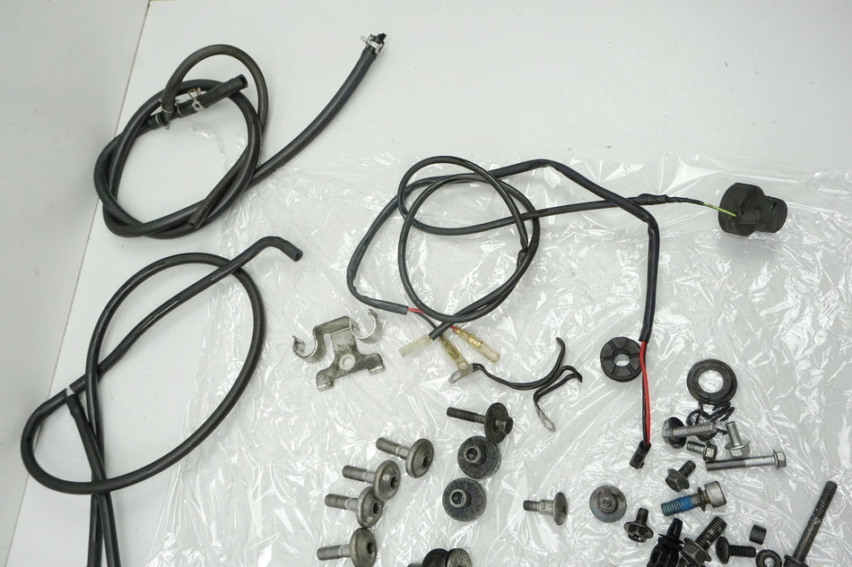 SUZUKI GSX 650 F WVCJ ABS BANDIT Schrauben & Kleinteile & Halter