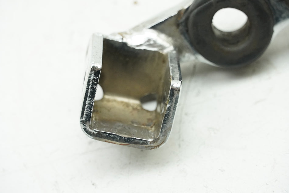 DAELIM VS 125 Soporte reposapiés conductor izquierdo Soporte reposapiés Placa de sujeción 13867 km