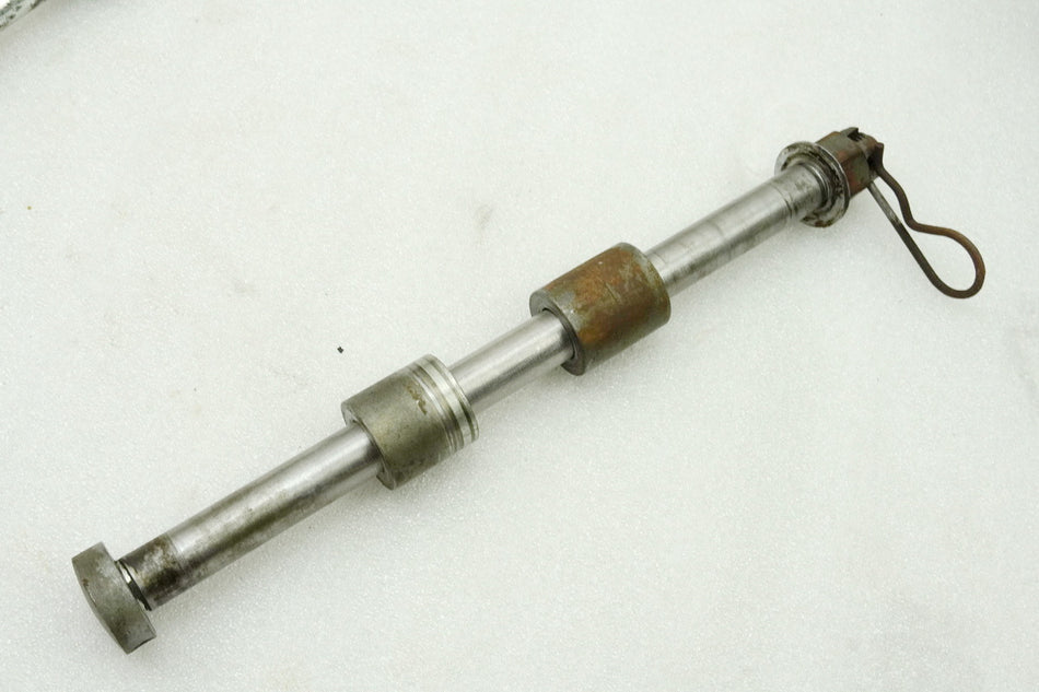 HONDA CB 250 G CB250G Eje pasante trasero, casquillo espaciador, eje, tuerca (llanta) 74-77