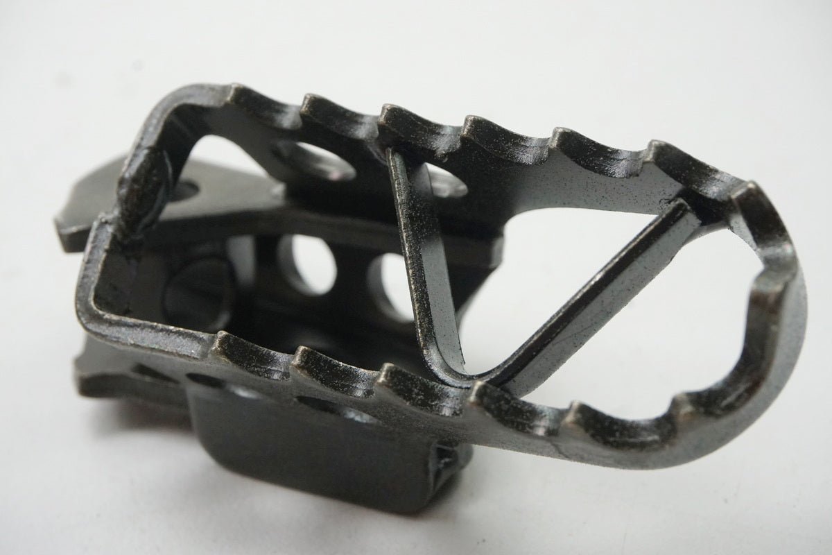 Yamaha Footpeg Rider Right Footrest original 2VN-27421-00 DT TDR YZ - NEW