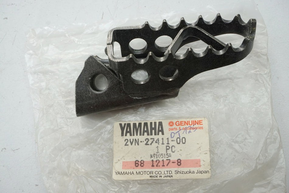 Yamaha Fußraste Fahrer links Footrest original 2VN-27411-00 DT TDR YZ - NEU