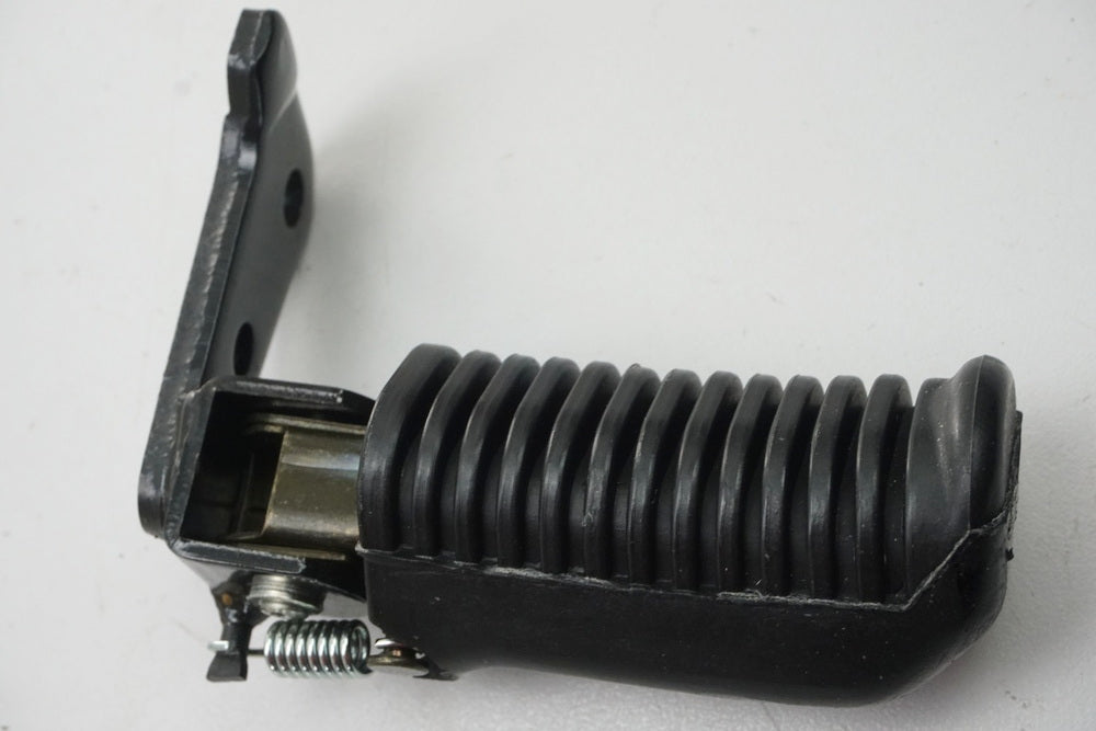 Yamaha Footpeg Rider Right Footrest Original 30W-27420-00 RD75LC - NEW
