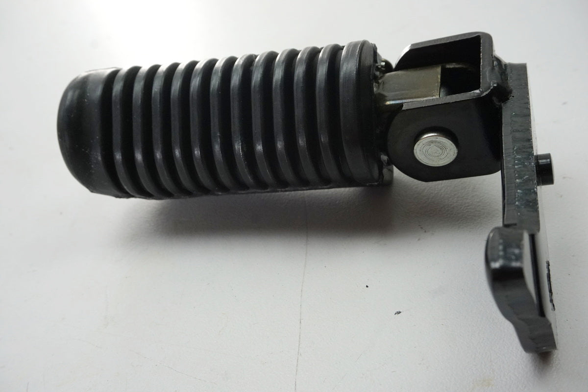 Yamaha Footpeg Rider Right Footrest Original 30W-27420-00 RD75LC - NEW