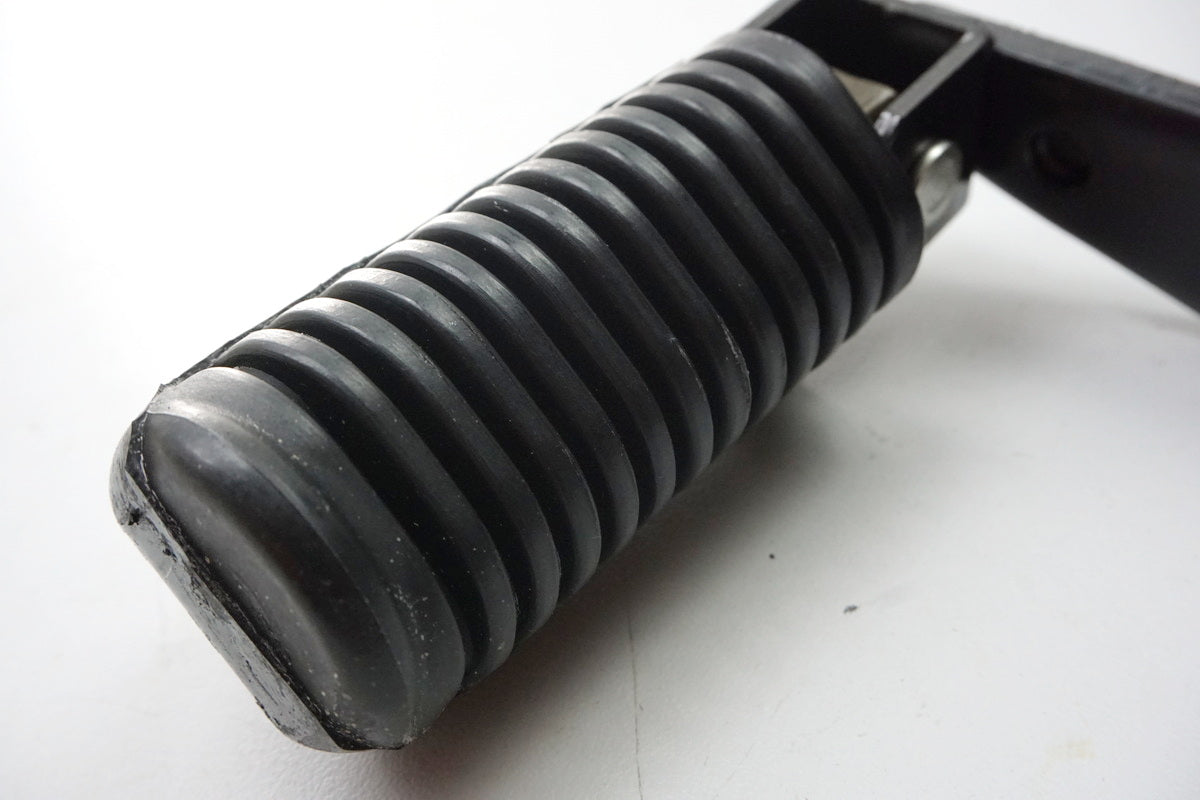 Yamaha Footpeg Rider Right Footrest Original 30W-27420-00 RD75LC - NEW