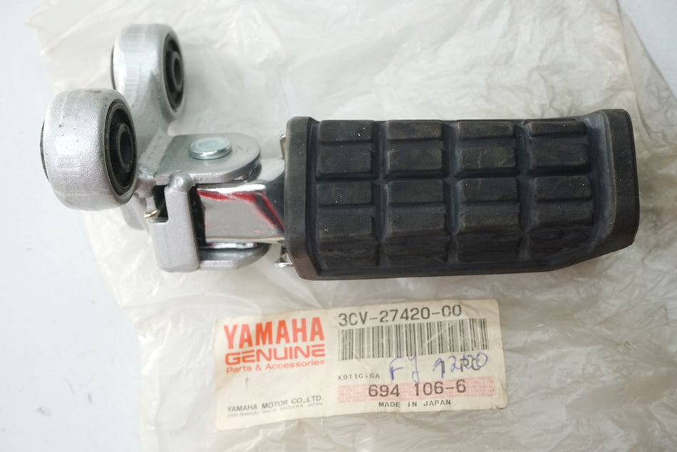 Yamaha Fußraste Fahrer rechts Footrest original 3CV-27420-00 FJ1200 - NEU