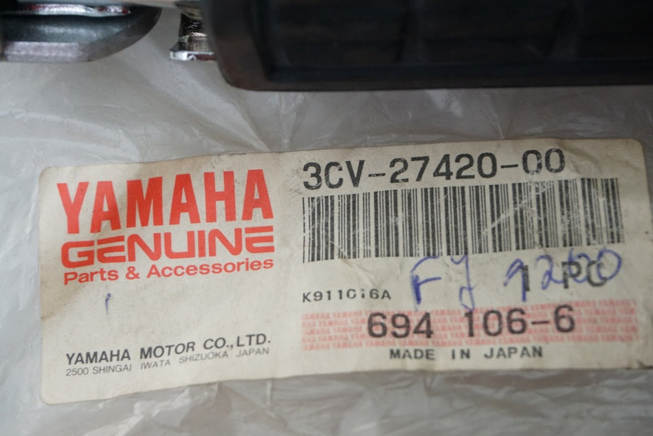 Yamaha Fußraste Fahrer rechts Footrest original 3CV-27420-00 FJ1200 - NEU