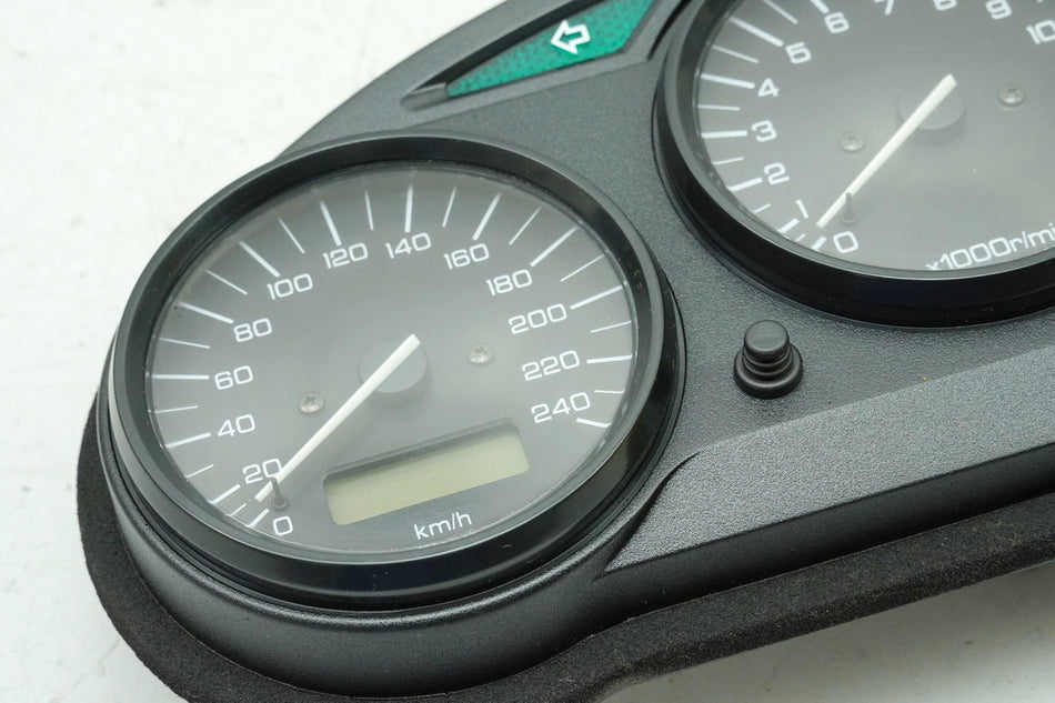 SUZUKI GSX 600 F AJ Tacho Cockpit Instrumente Speedometer - 26868 km 98-02
