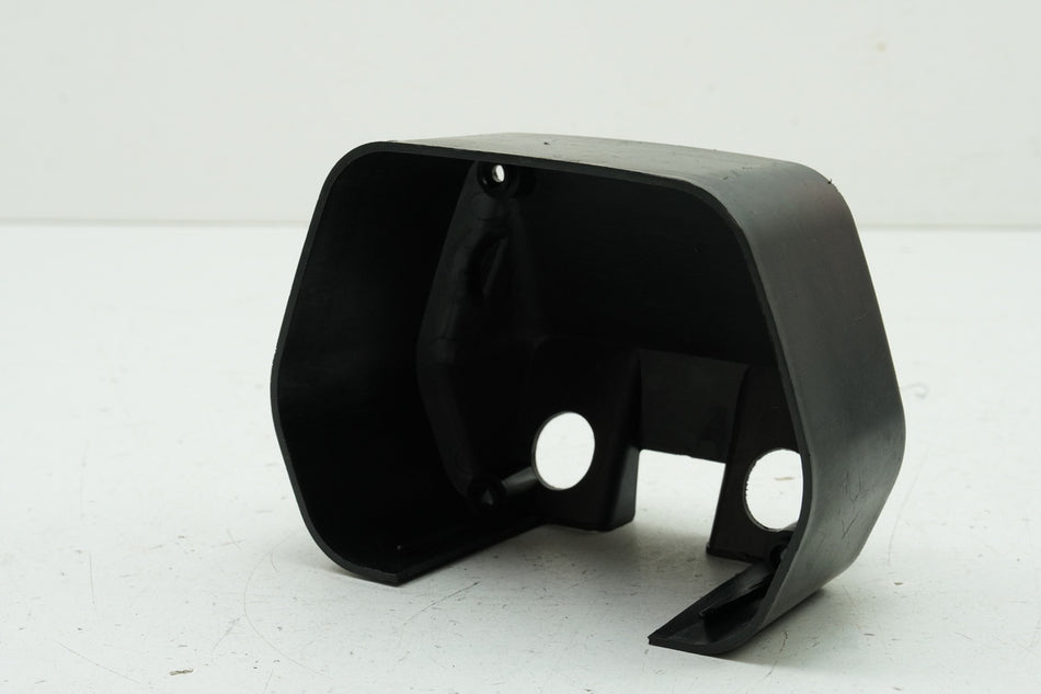 SUZUKI RG 80 GAMMA NC11A Tachogehäuse unten Abdeckung Tacho Cover Blende Gehäuse