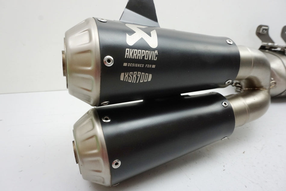 YAMAHA XSR 900 RN43 Akrapovic Silenciador de escape de montaje bajo