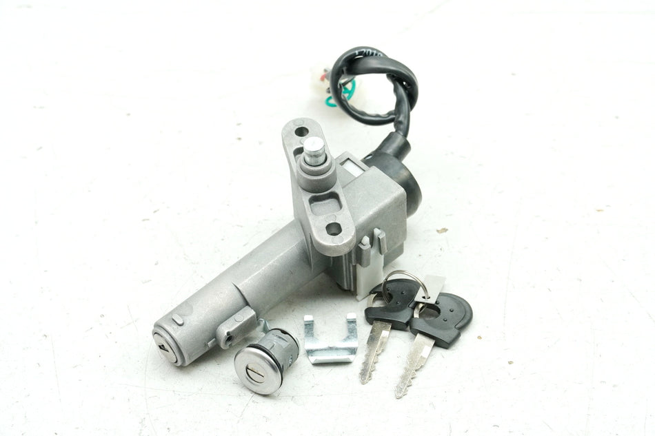 SYM Jet 4 50 AD05W8 Kit de cerraduras, cerradura de encendido original, 2 llaves, SÓLO 781 km