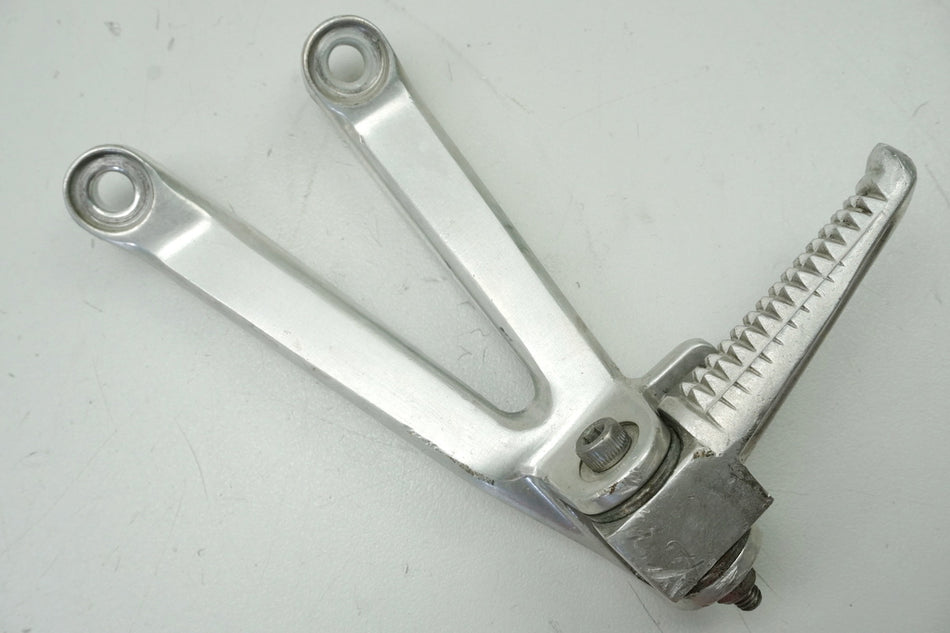 YAMAHA YZF R1 RN01 Estribera reposapiés pasajero izquierda Soporte estribera 98-99