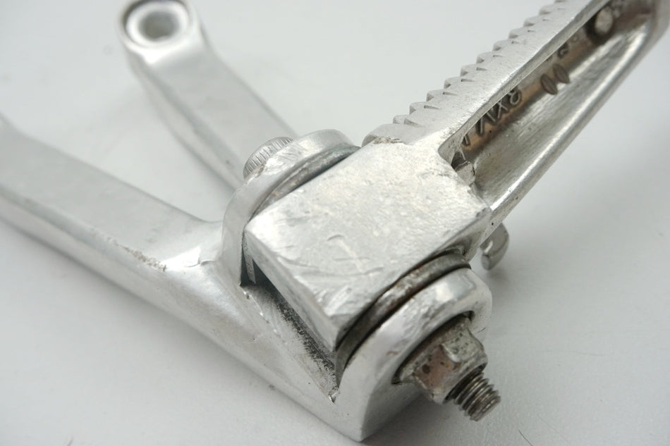 YAMAHA YZF R1 RN01 Estribera reposapiés pasajero izquierda Soporte estribera 98-99