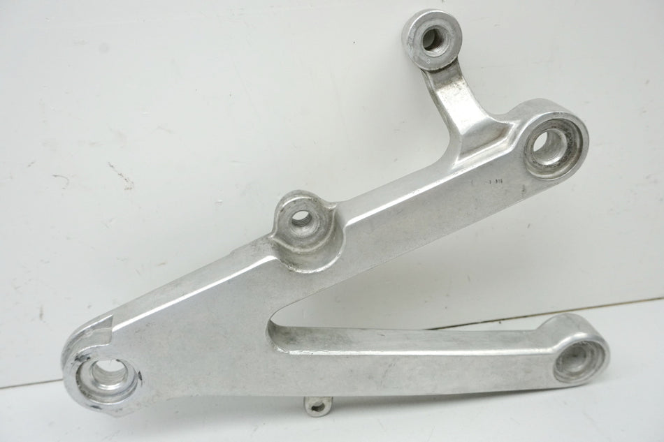YAMAHA YZF R1 RN01 Soporte estribera pasajero derecho Placa soporte estribera 98-99