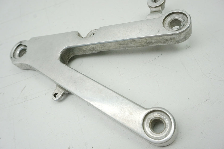 YAMAHA YZF R1 RN01 Soporte estribera pasajero derecho Placa soporte estribera 98-99