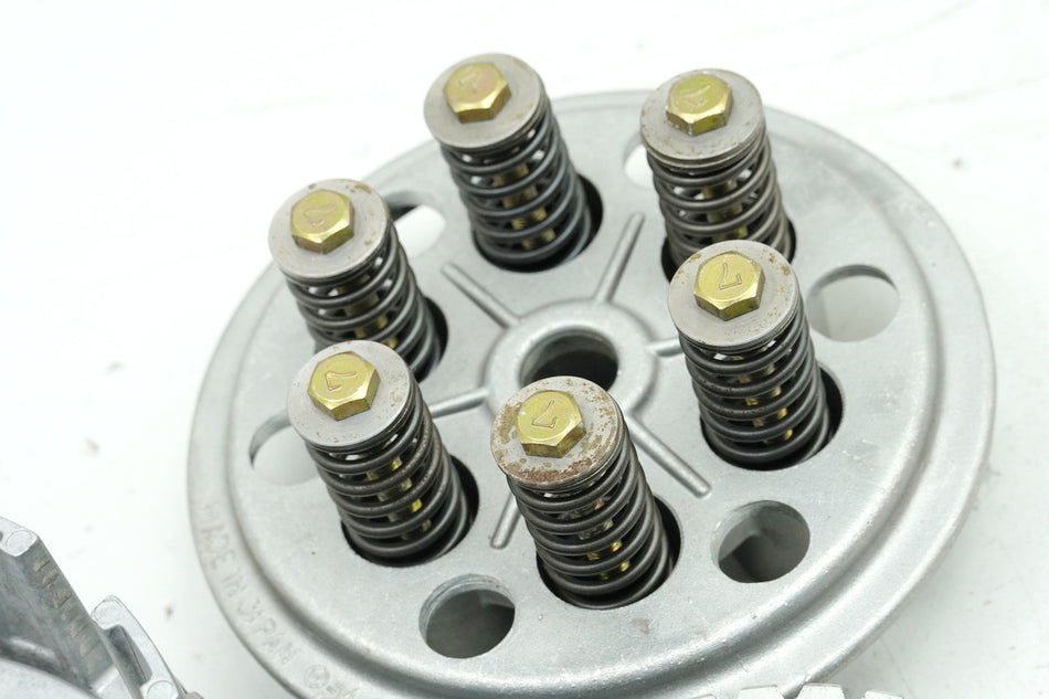 SUZUKI GS 500 E GM51B Kupplung Kupplungskorb Nabe Druckplatte