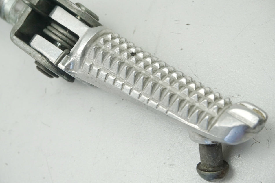 YAMAHA YZF R1 RN01 Estribera reposapiés conductor derecha soporte articulación 98-99