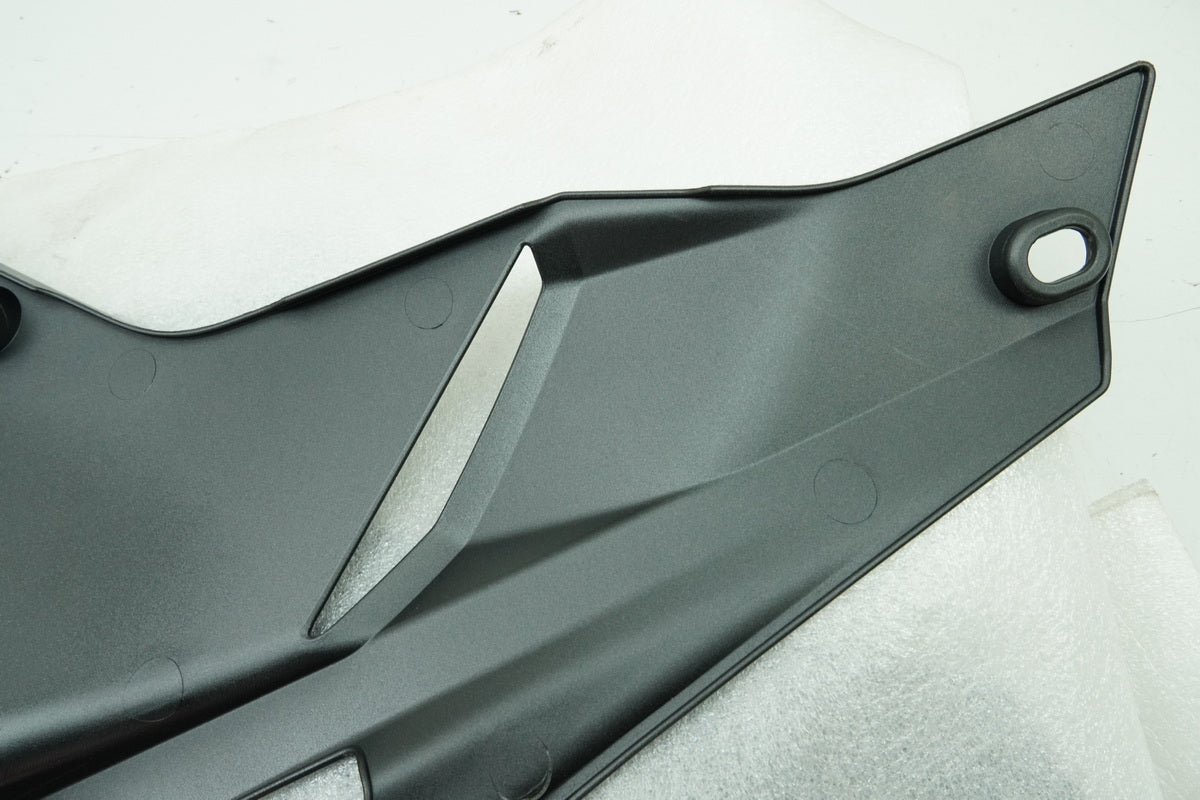 BMW S 1000 RR K46 Verkleidung Bug rechts unten Bugspoiler Abdeckung Cover I