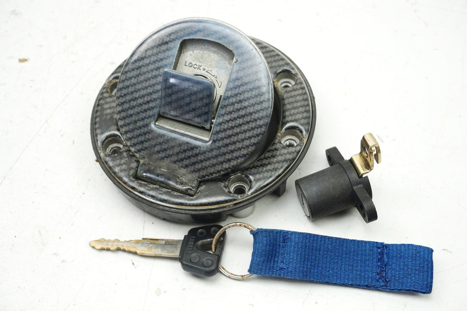YAMAHA YZF R1 RN01 RN04 Tankdeckel Tankschloß Schloß Soziussitz Schlüssel 98-01